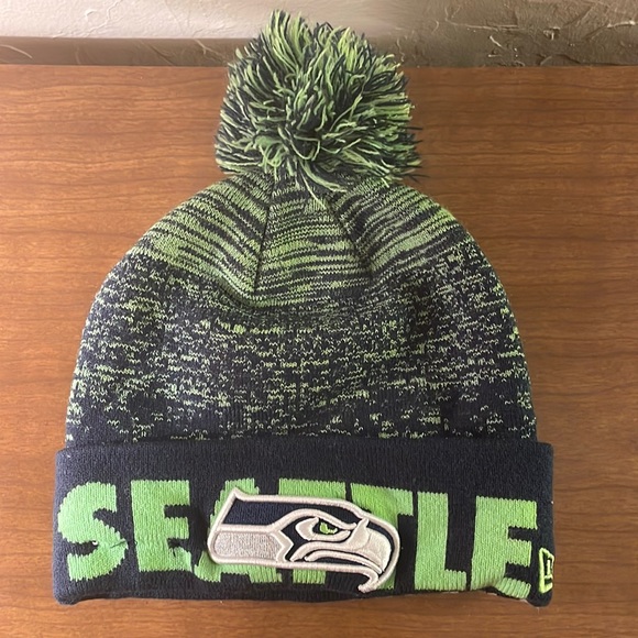 New Era Seahawks Pom Beanie. - Picture 1 of 2
